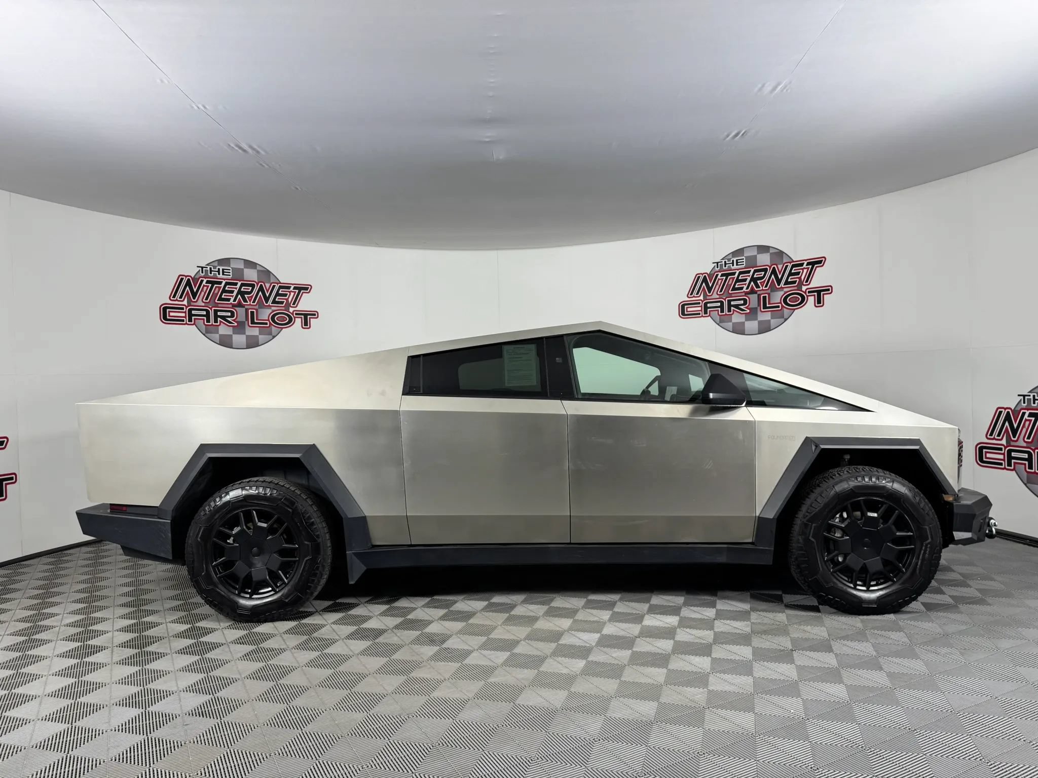 Used 2024 Tesla Cybertruck AWD Crew Cab image 8