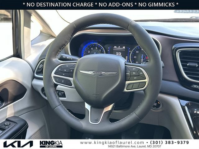 Used 2023 Chrysler Voyager LX FWD image 8