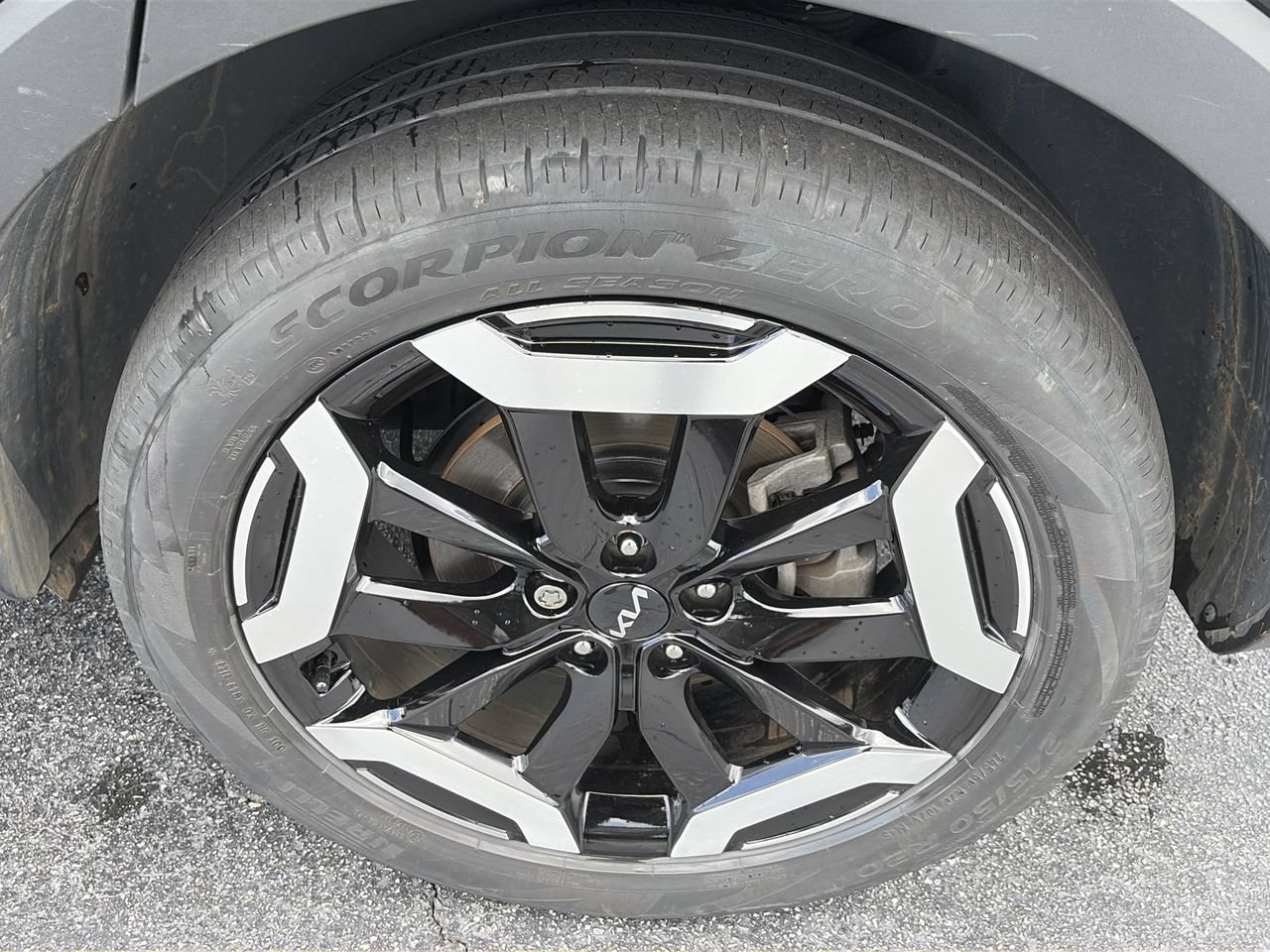 Used 2024 Kia Telluride EX w/ EX Captain's Chair Package FWD image 31
