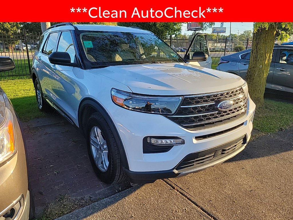Used 2023 Ford Explorer XLT w/ Equipment Group 202A RWD image 3