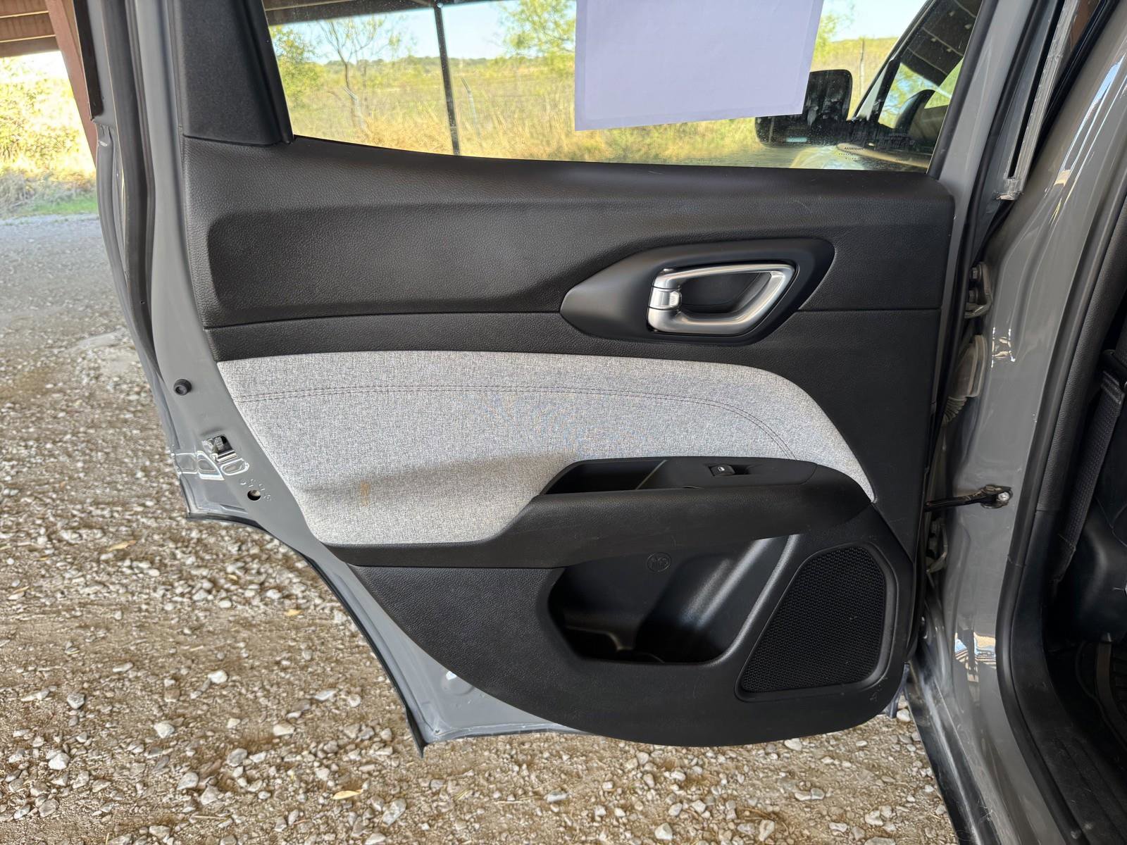 Used 2024 Jeep Compass Latitude image 24