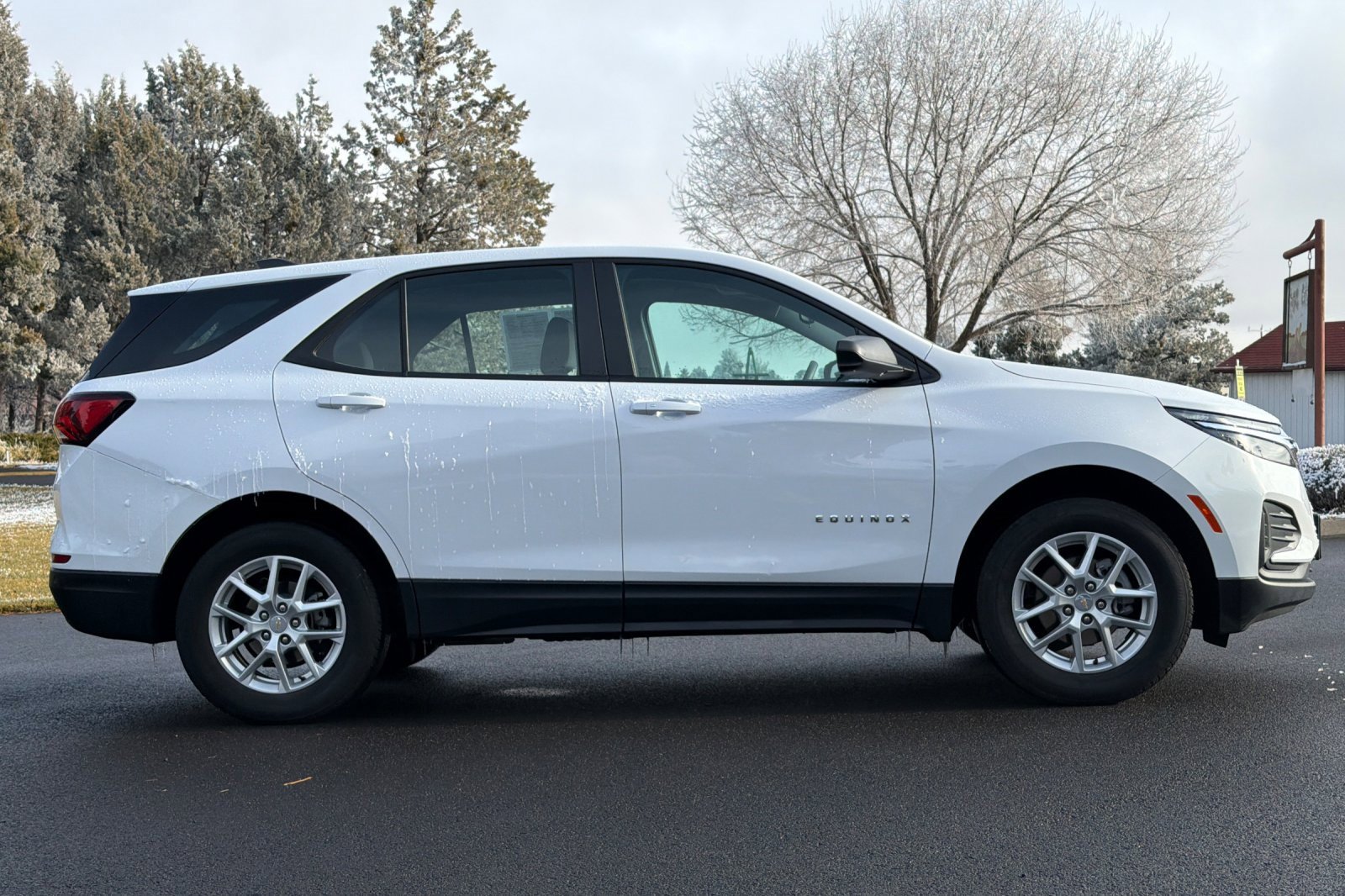 Used 2023 Chevrolet Equinox LS image 3
