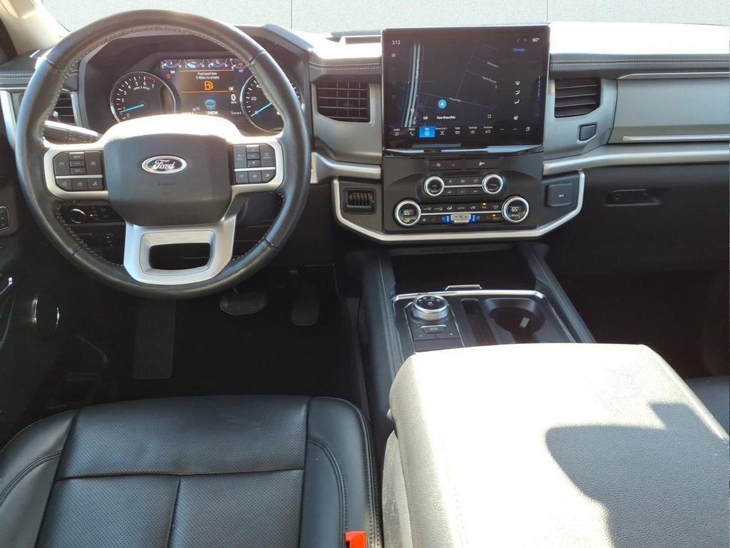 Used 2024 Ford Expedition XLT image 13