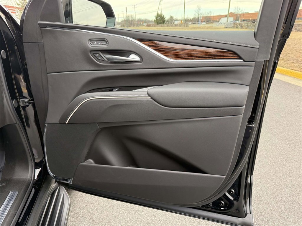 Used 2024 Cadillac Escalade Luxury image 17