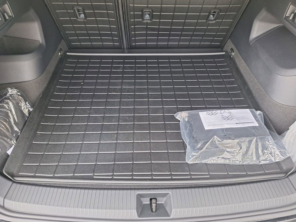 New 2026 Volkswagen Tiguan SE R-Line image 25