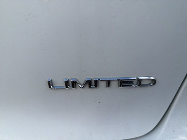 Used 2020 Chrysler Pacifica Limited w/ Tire & Wheel Group image 5