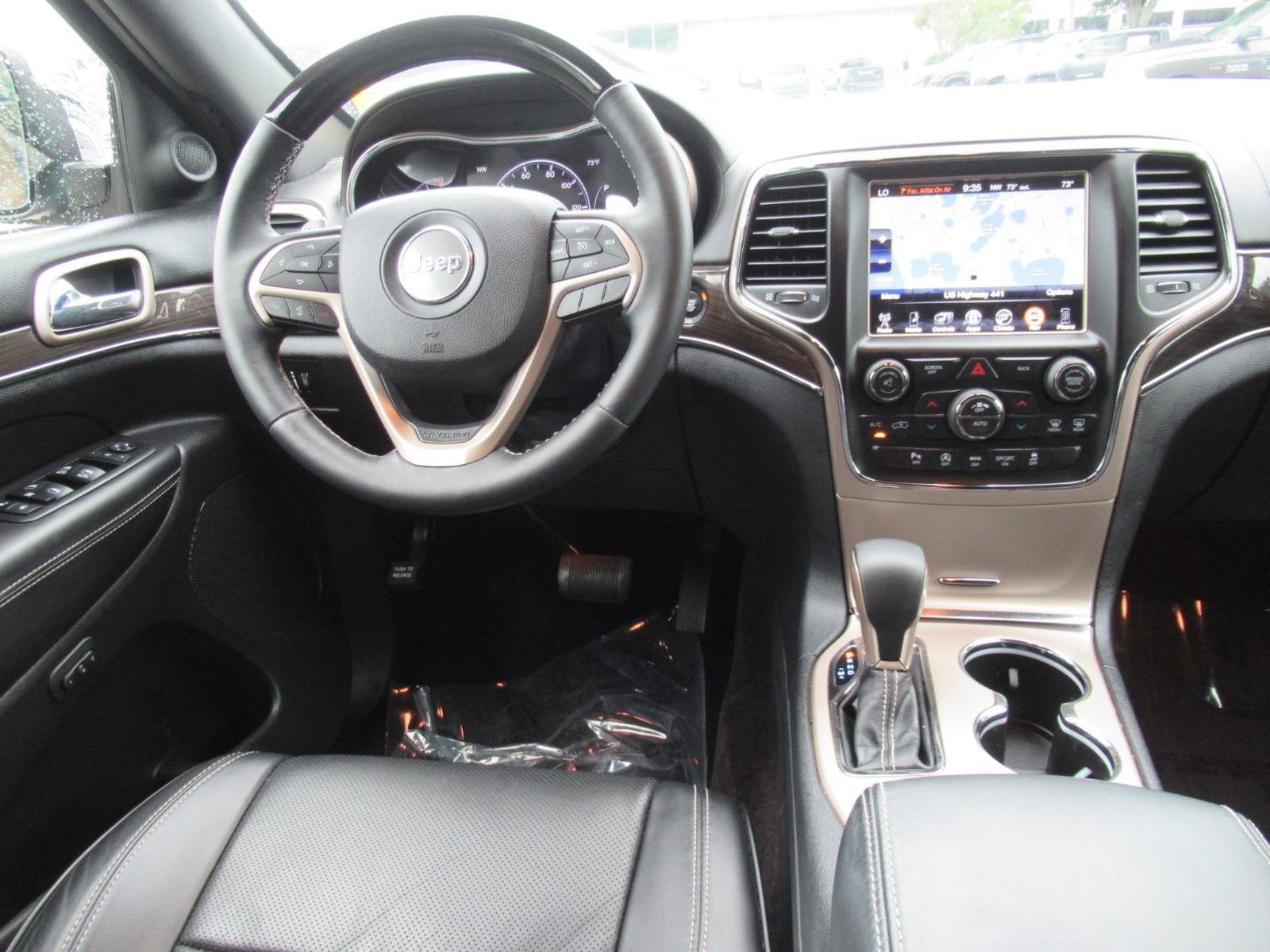 Used 2017 Jeep Grand Cherokee Overland AWD/4WD image 14