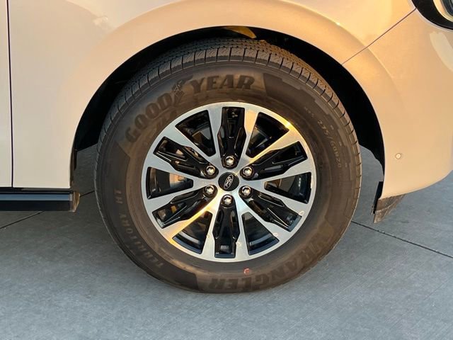 Used 2025 Ford Expedition Max Platinum image 7