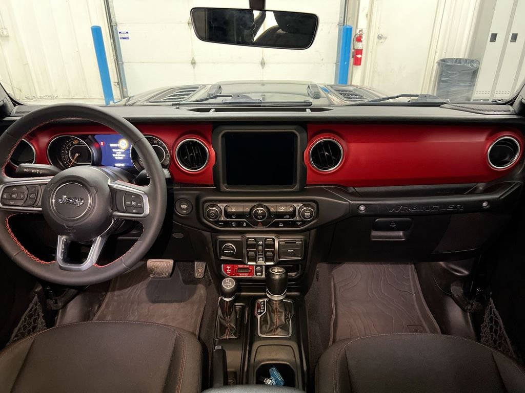 Used 2023 Jeep Wrangler Unlimited Rubicon AWD/4WD image 10