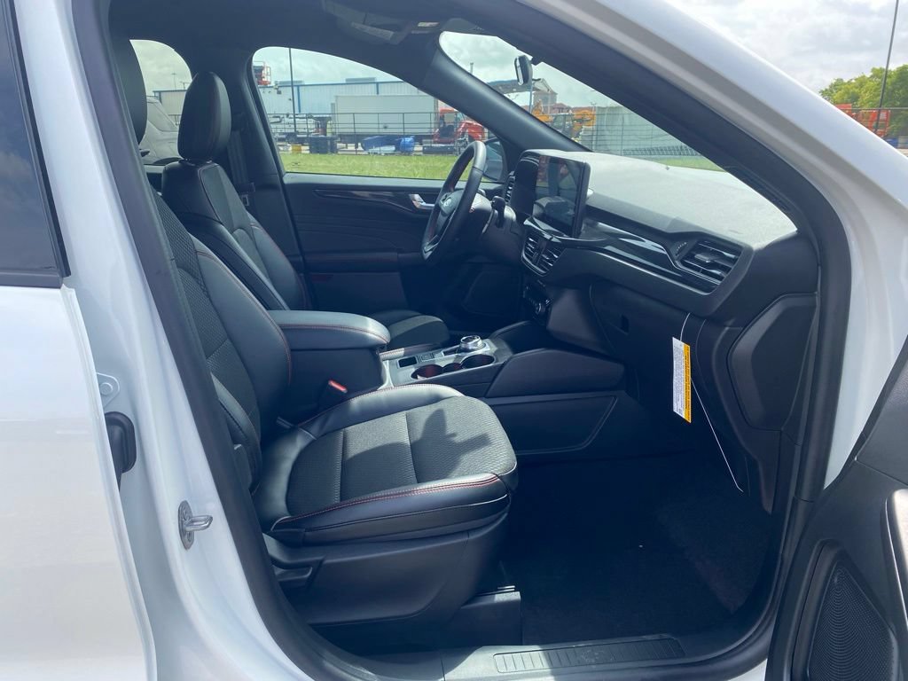 Used 2026 Ford Escape ST-Line w/ Tech Pack #1 FWD image 14