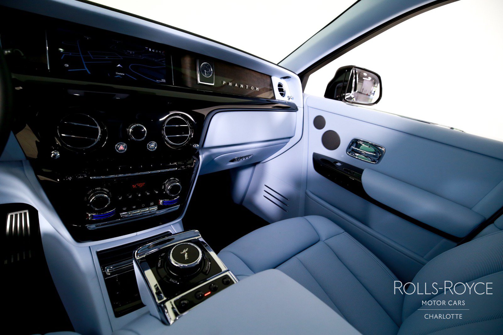 New 2027 Rolls-Royce Phantom Sedan RWD image 16