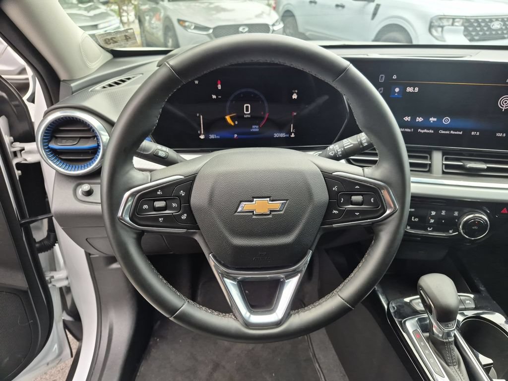Used 2025 Chevrolet Trax LT w/ LT Convenience Package FWD image 22