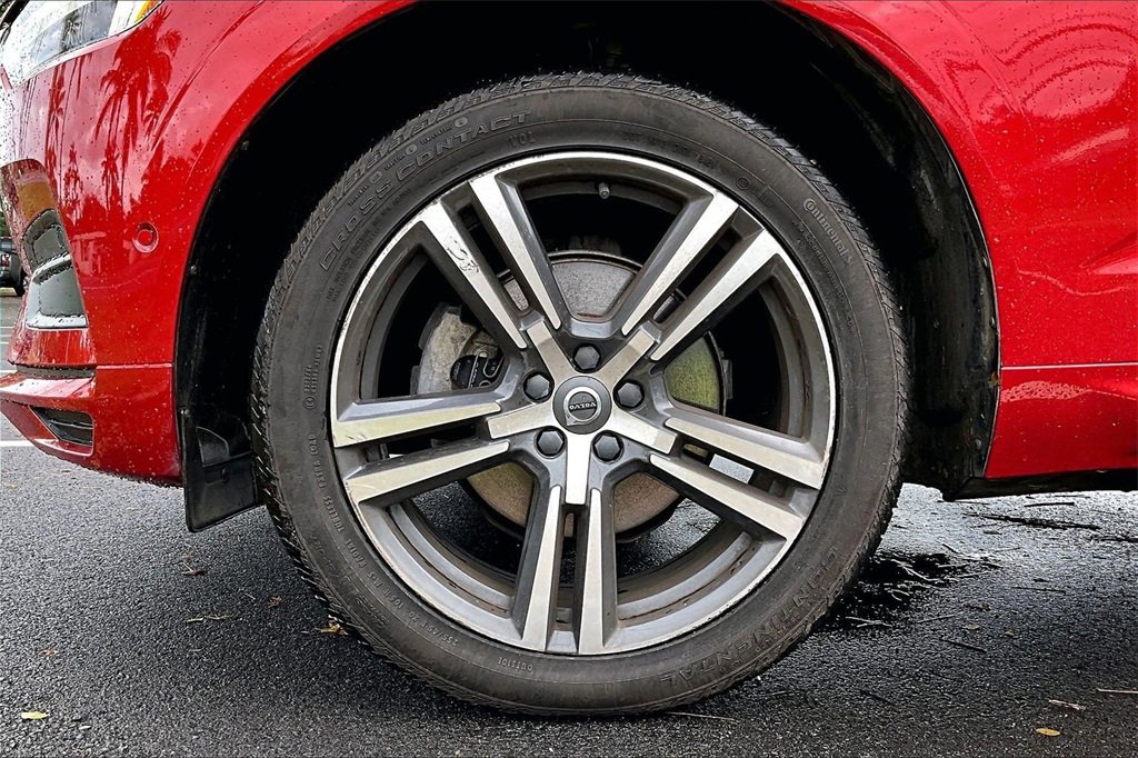 Used 2019 Volvo XC60 T5 Momentum w/ Premium Package image 8