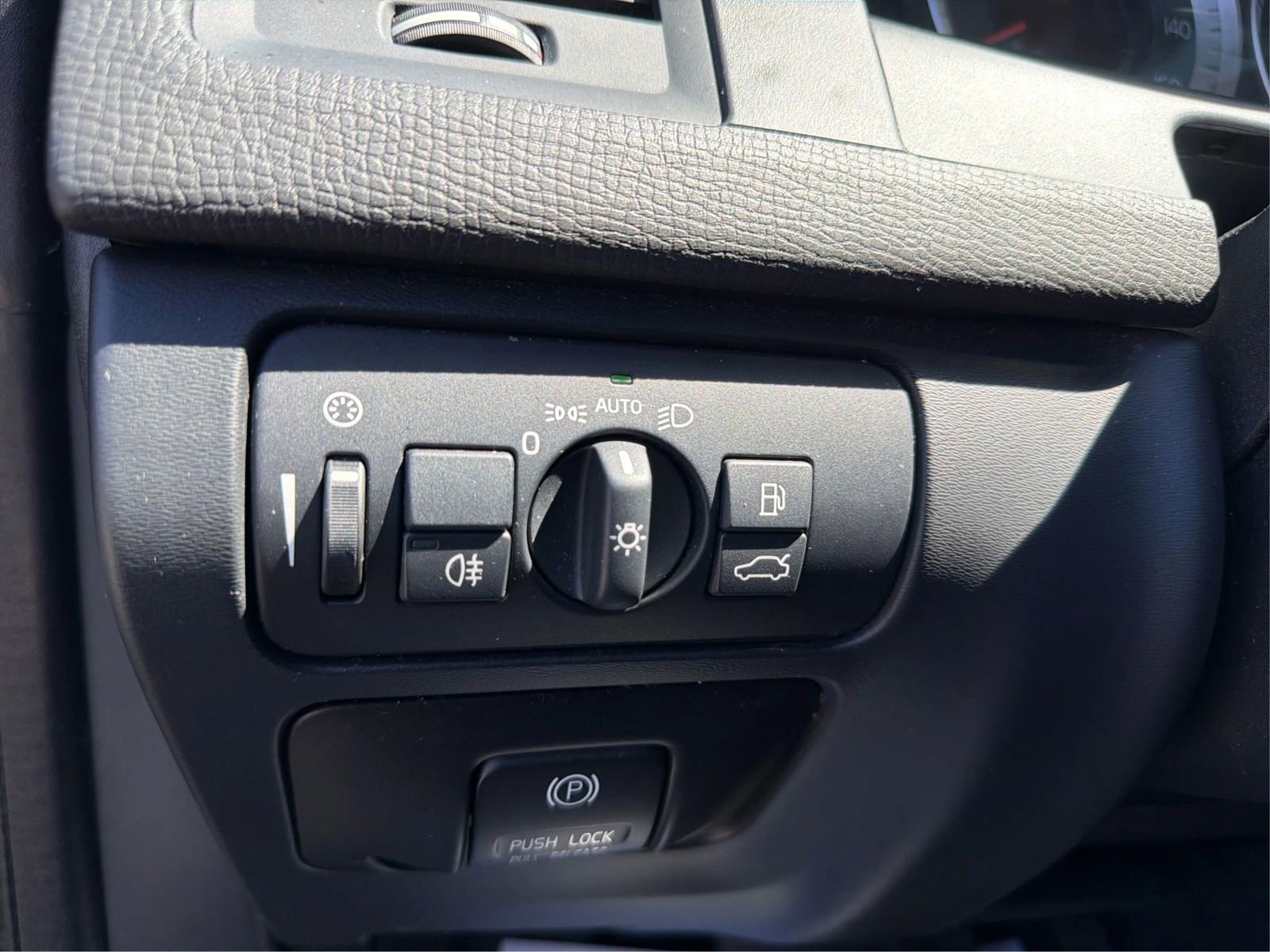 Used 2013 Volvo XC60 T6 image 22