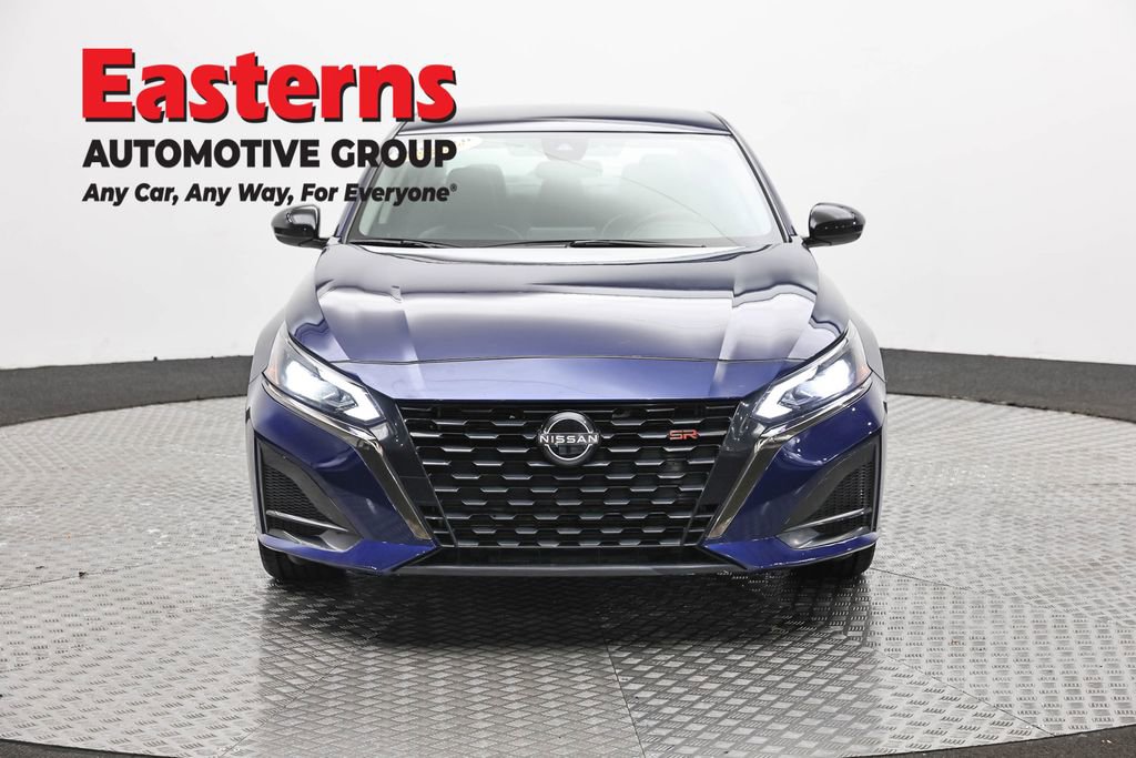 Used 2024 Nissan Altima 2.5 SR FWD image 2