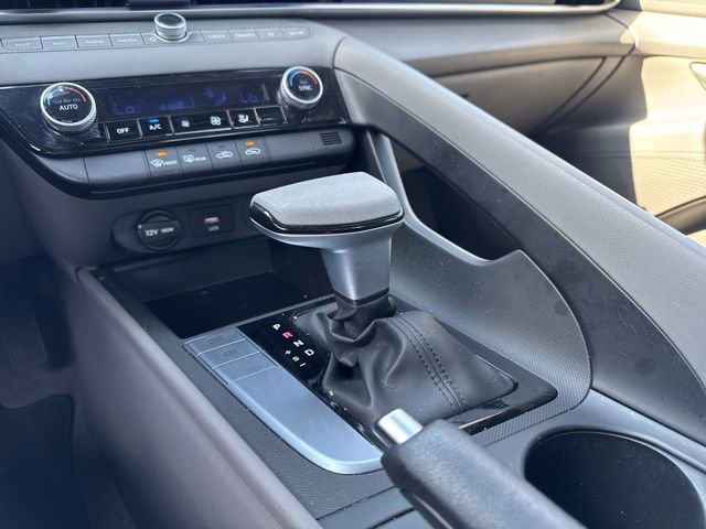 Used 2024 Hyundai Elantra SEL image 13