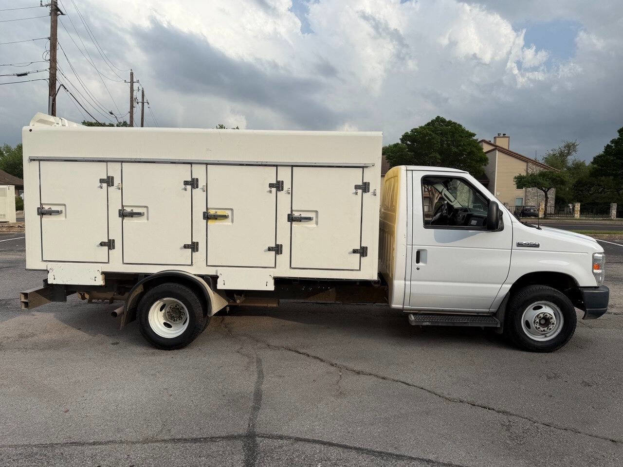 Used 2017 Ford E-450 and Econoline 450 Super Duty w/ Power Windows & Locks Group RWD image 5