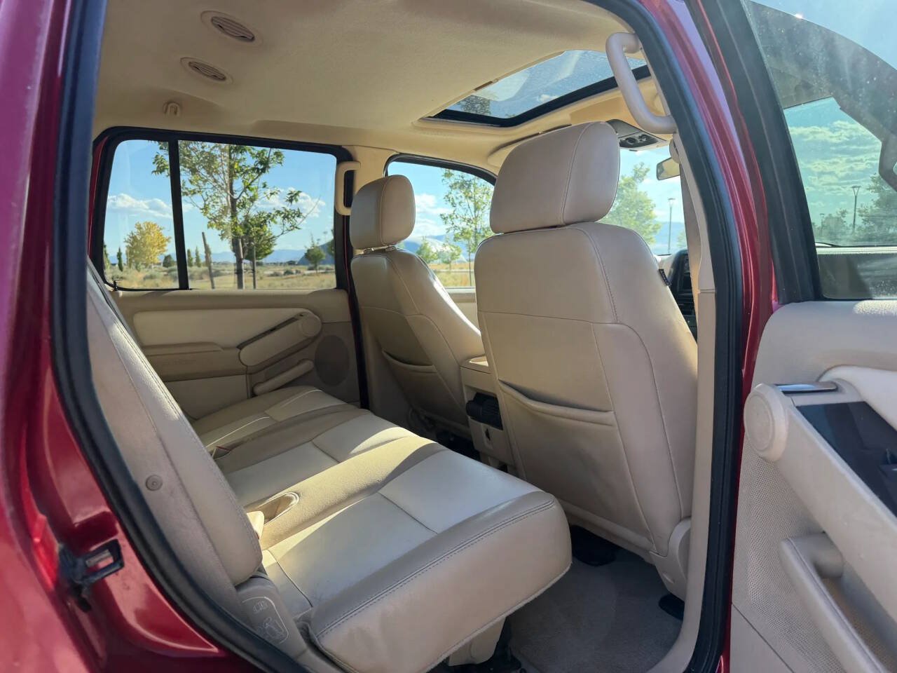 Used 2006 Ford Explorer XLT AWD/4WD image 17