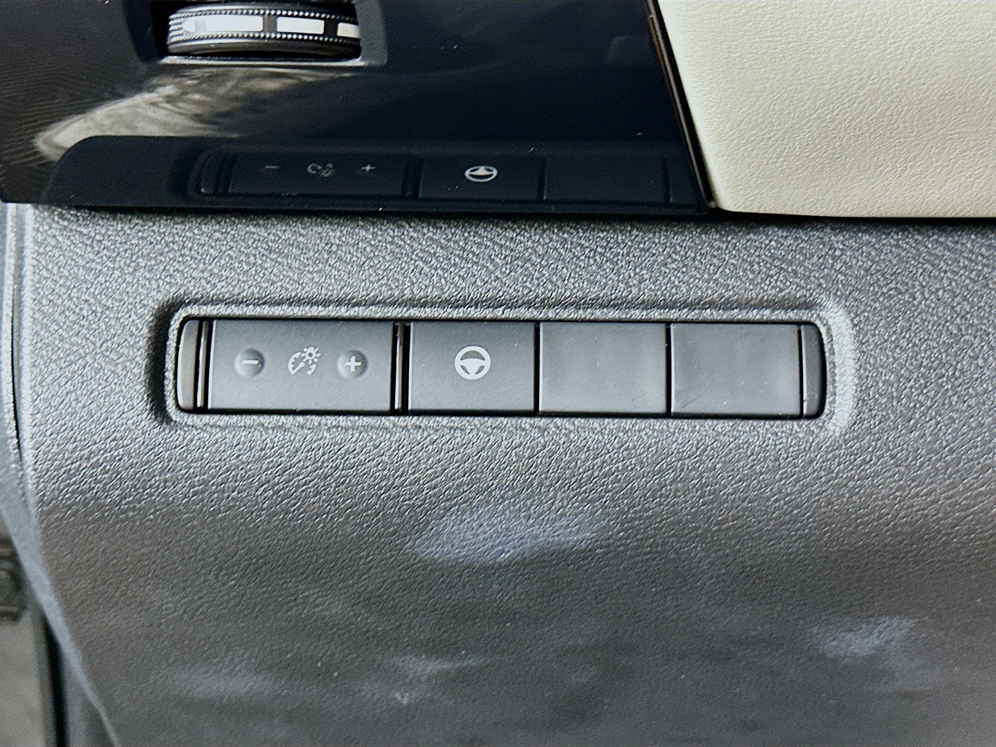 Used 2023 Nissan Pathfinder SV AWD/4WD image 17
