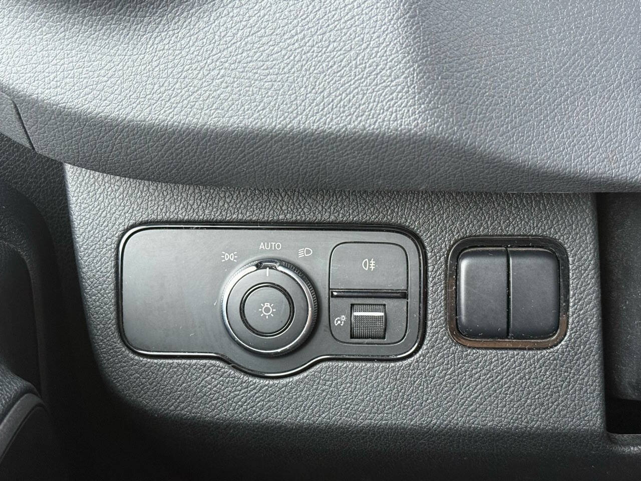 Used 2019 Mercedes-Benz Sprinter 144 image 24