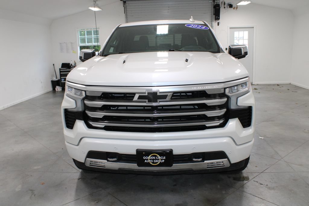 Used 2024 Chevrolet Silverado 1500 High Country w/ Technology Package AWD/4WD image 3