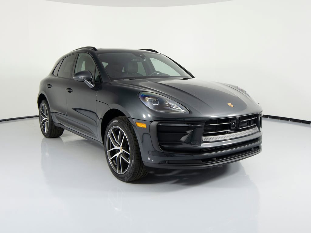 Certified 2025 Porsche Macan image 12