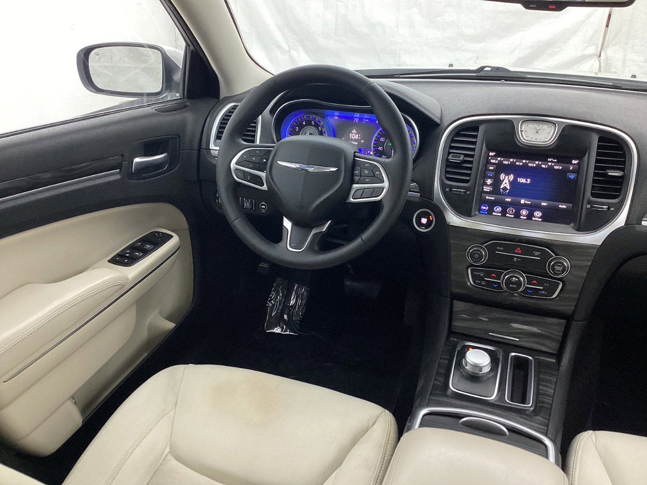 Used 2021 Chrysler 300 Touring image 29