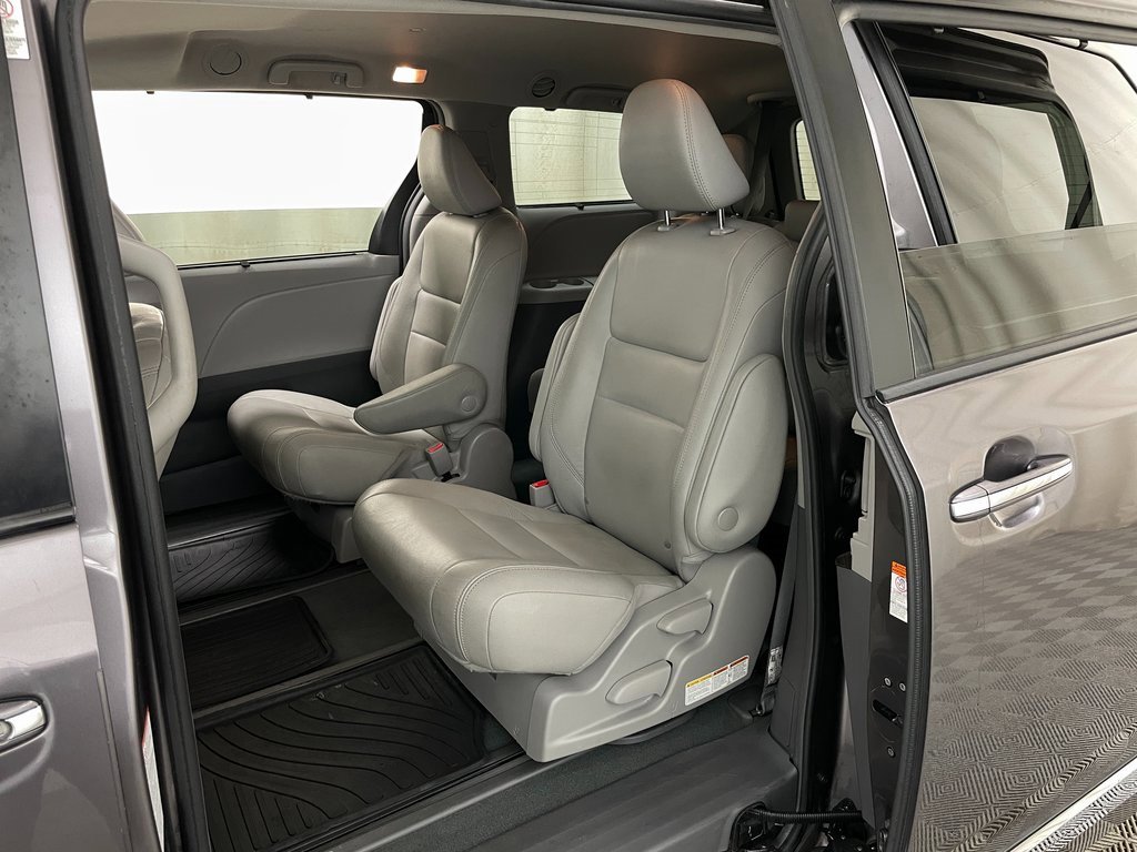 Used 2019 Toyota Sienna XLE image 45