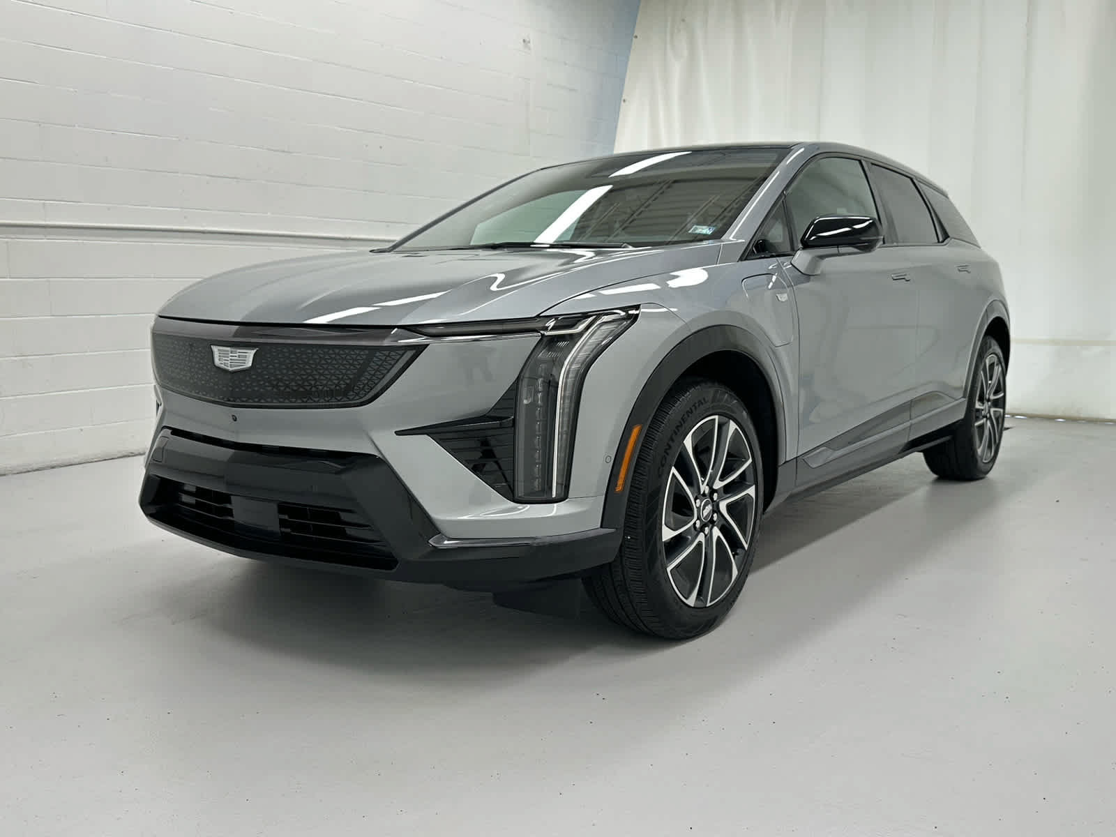 Used 2025 Cadillac Optiq Sport 2 w/ LPO, Floor Liner Package AWD/4WD image 4