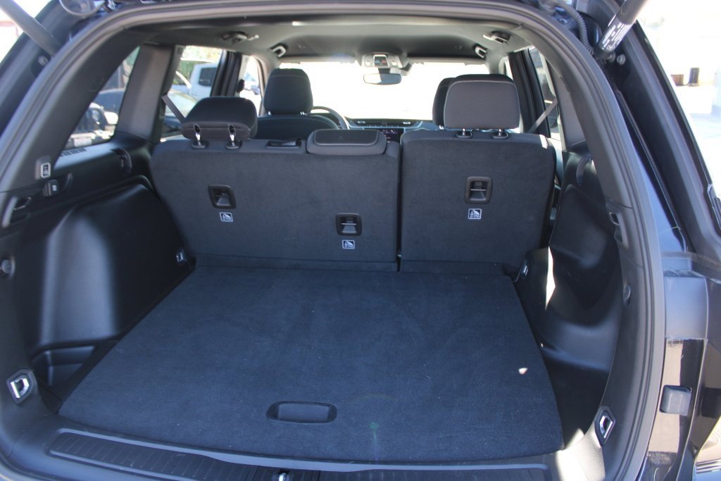 Used 2025 Jeep Grand Cherokee Laredo w/ Luxury Tech Group I image 30