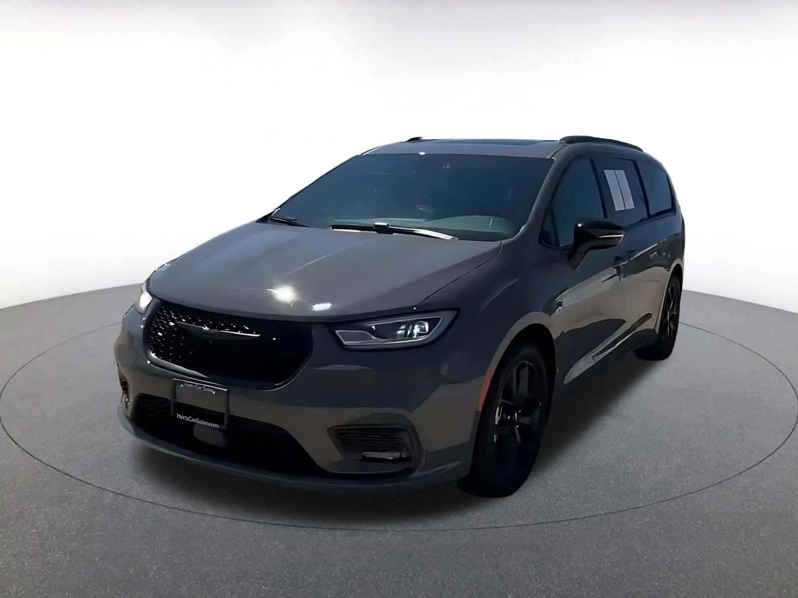 Used 2025 Chrysler Pacifica Limited FWD image 7
