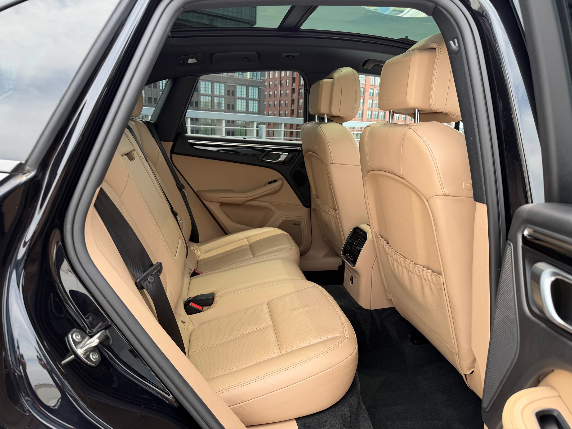 Certified 2023 Porsche Macan AWD/4WD image 20
