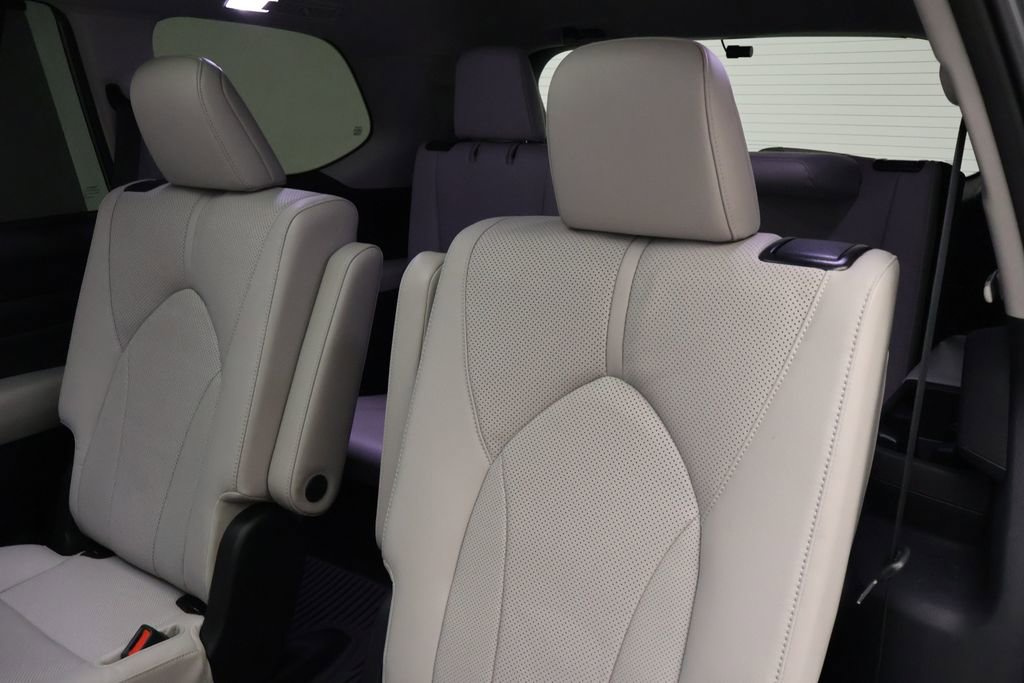 Used 2025 Toyota Grand Highlander AWD Hybrid image 18