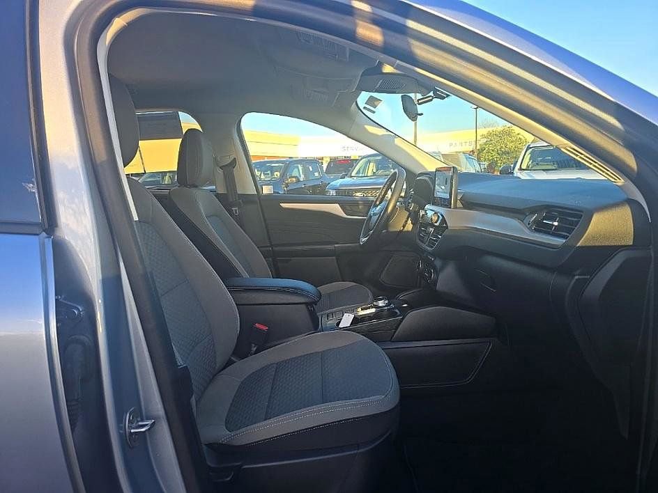 Used 2022 Ford Escape SE w/ Convenience Package image 35