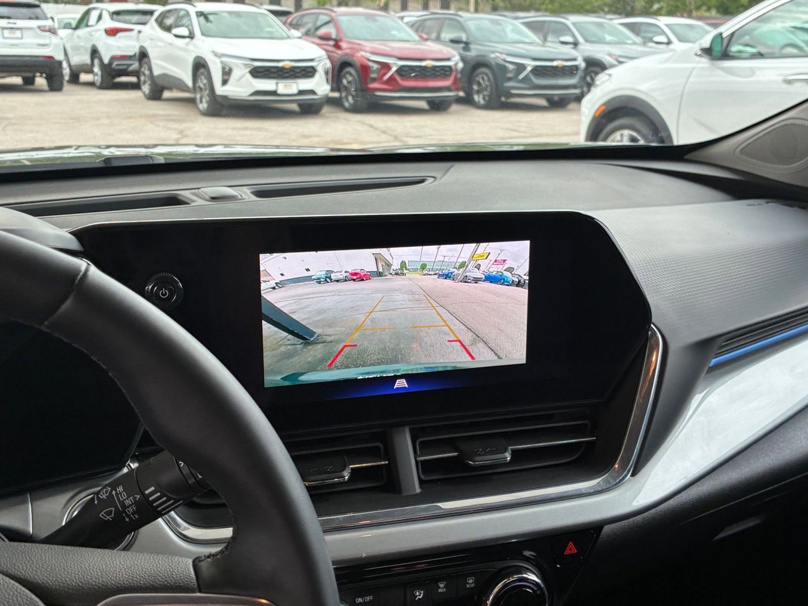 Used 2025 Chevrolet Trax LT w/ LT Convenience Package FWD image 22