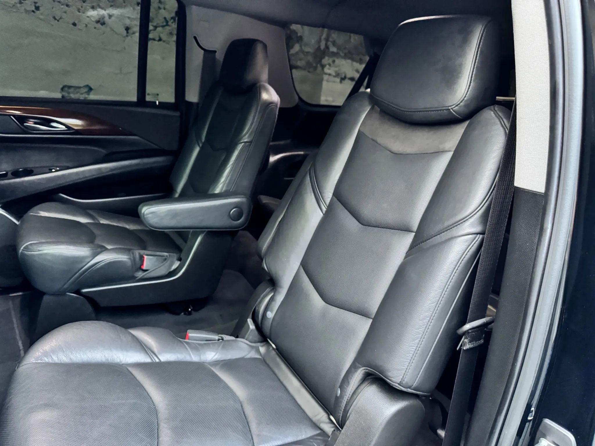 Used 2020 Cadillac Escalade ESV Premium Luxury w/ Escalade Sport Edition AWD/4WD image 33