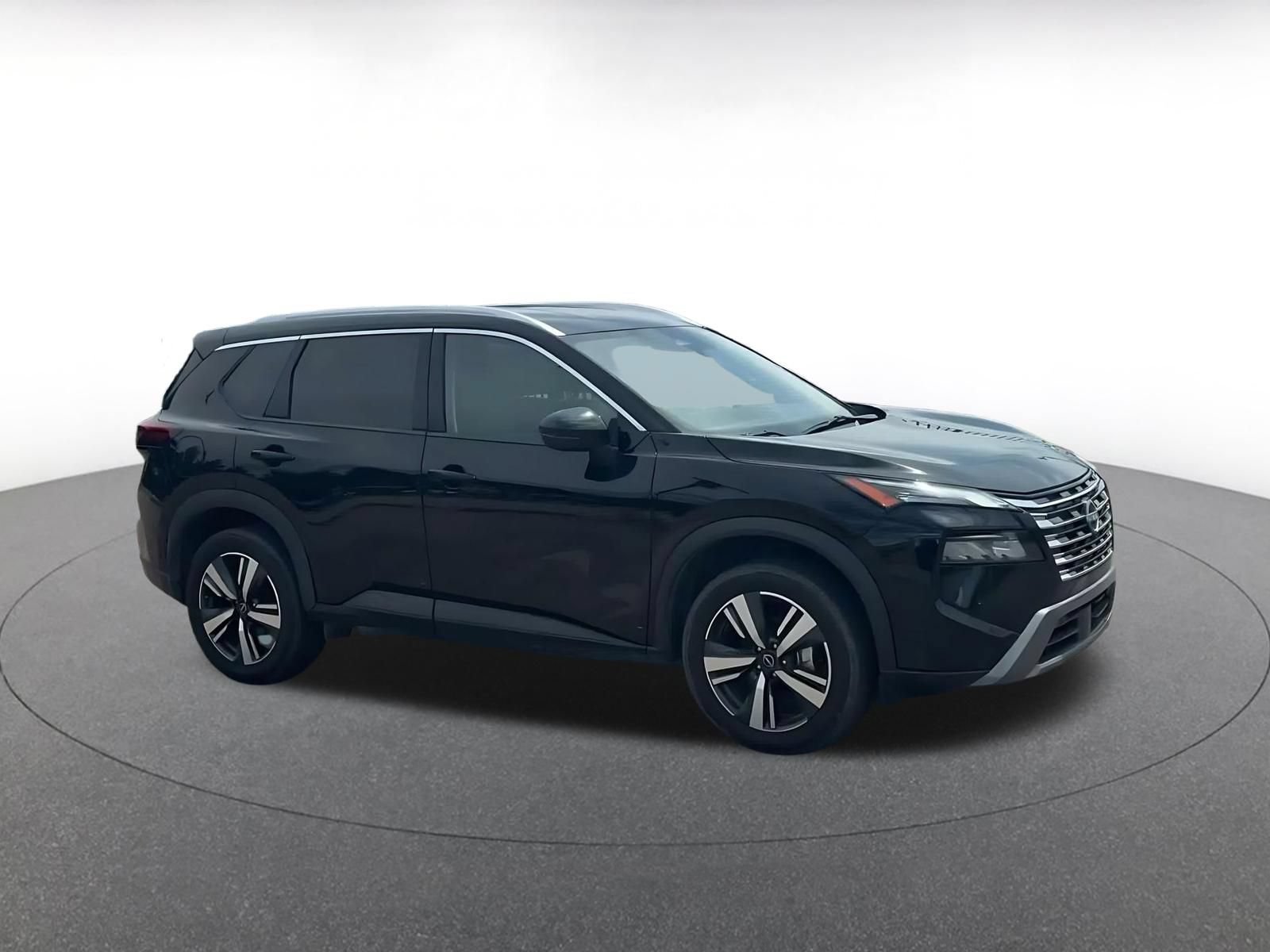 Used 2026 Nissan Rogue SL FWD image 2