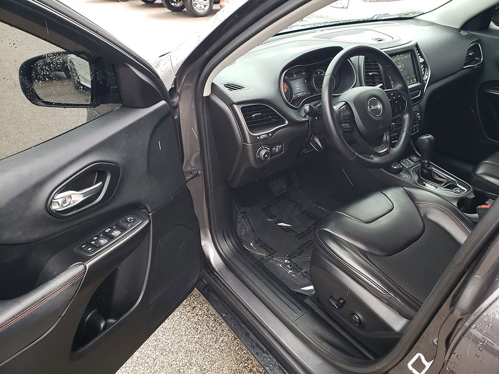 Used 2019 Jeep Cherokee Trailhawk image 9