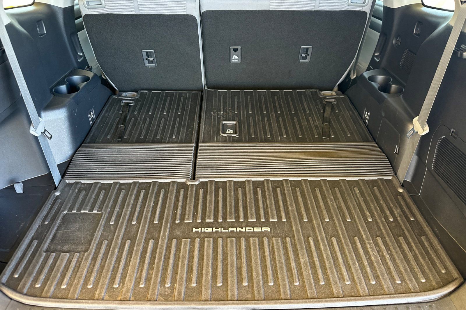 Used 2023 Toyota Highlander LE FWD image 18