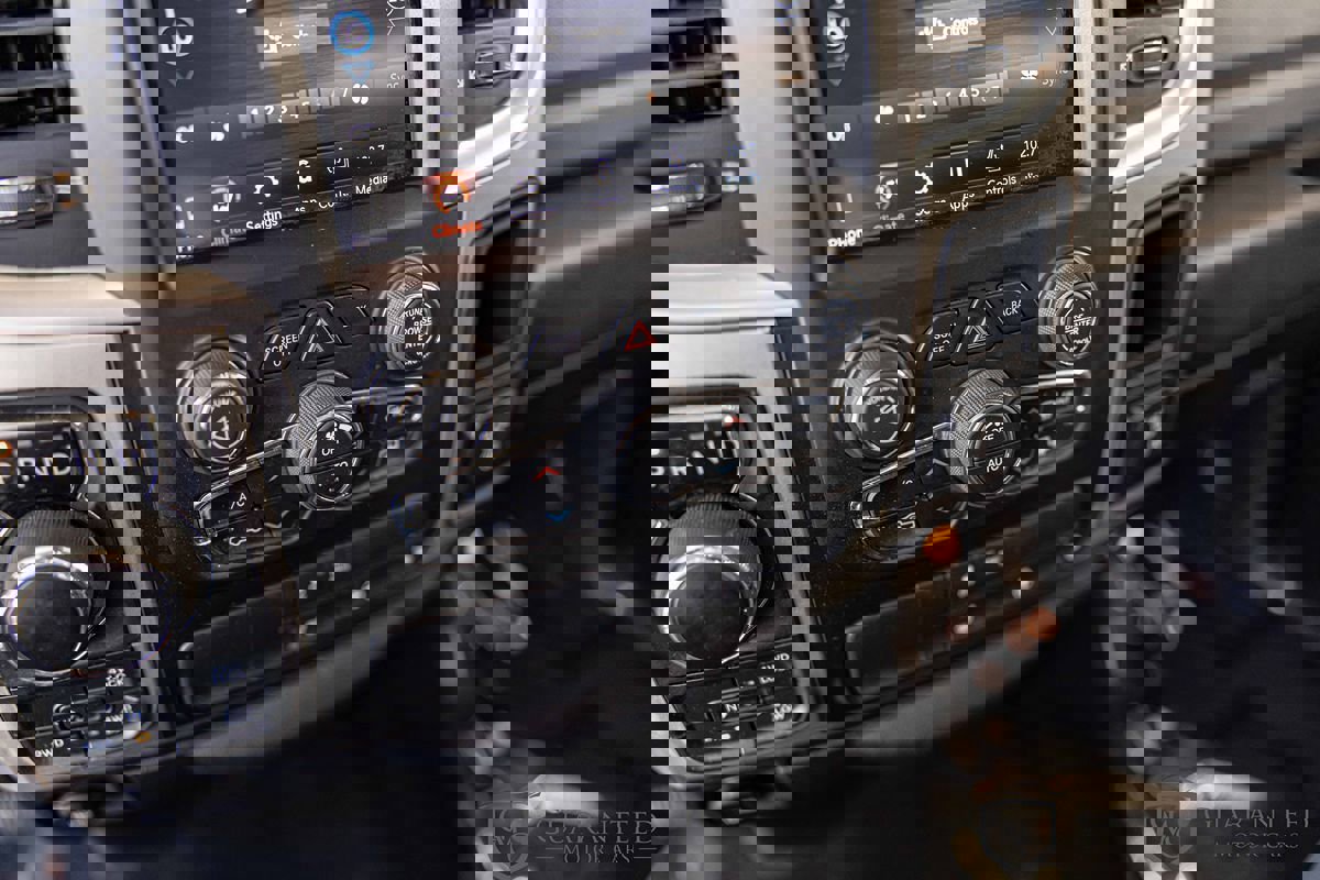 Used 2020 RAM 1500 Classic SLT w/ Luxury Group image 26