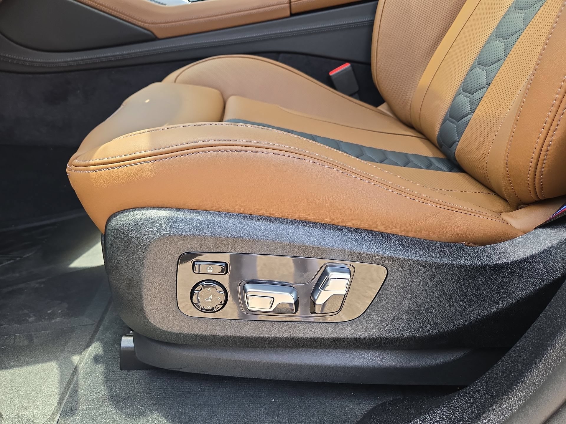 New 2027 BMW X6 M Competition w/ Executive Package AWD/4WD image 17