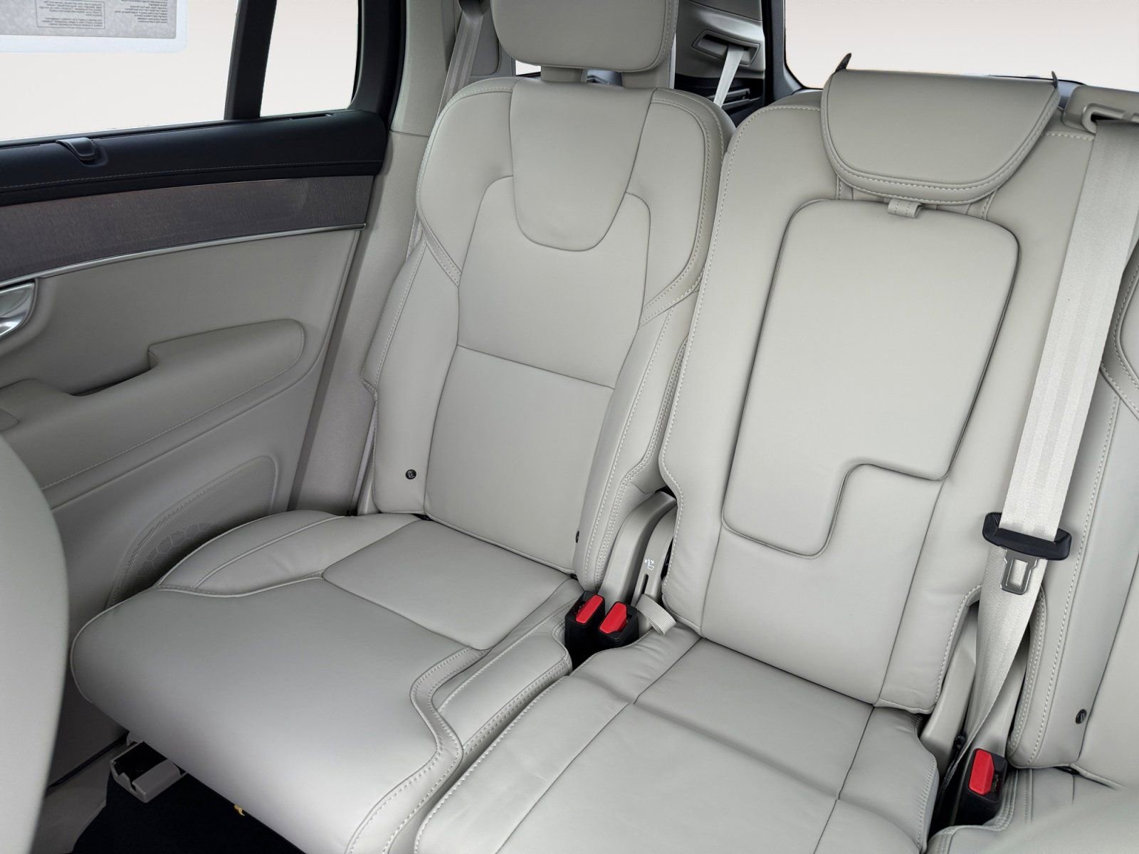 New 2026 Volvo XC90 T8 Ultra w/ Protection Package Premier image 13