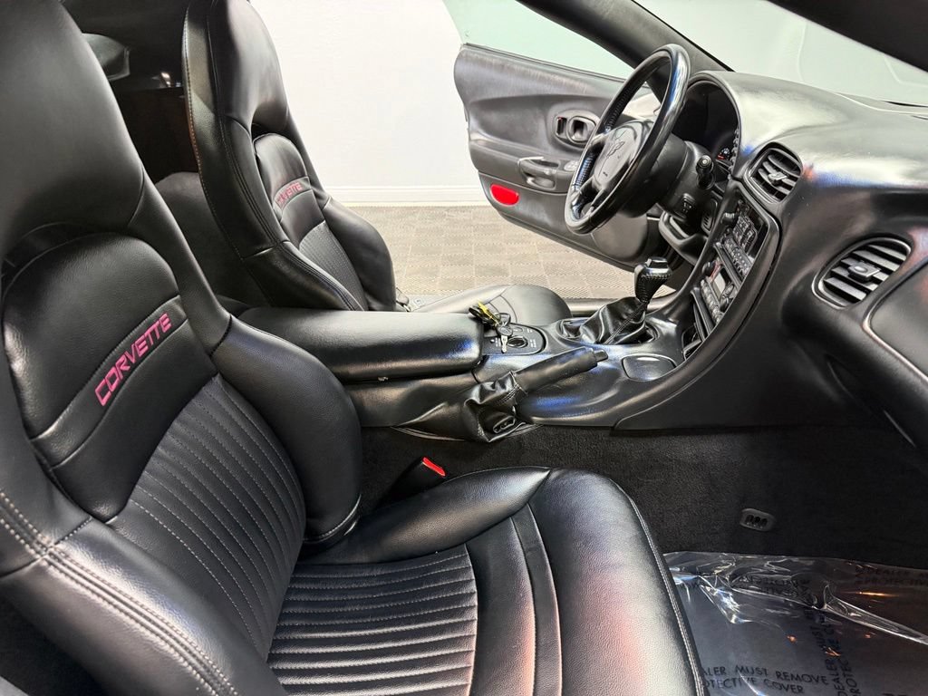 Used 2004 Chevrolet Corvette Convertible w/ Preferred Equipment Group RWD image 37