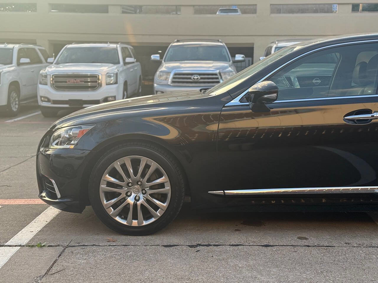 Used 2013 Lexus LS 460 w/ Comfort Pkg image 4