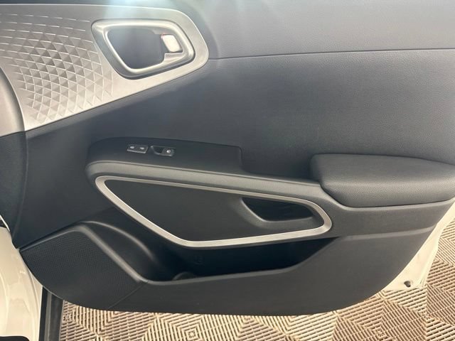 Certified 2025 Kia Soul LX FWD image 21