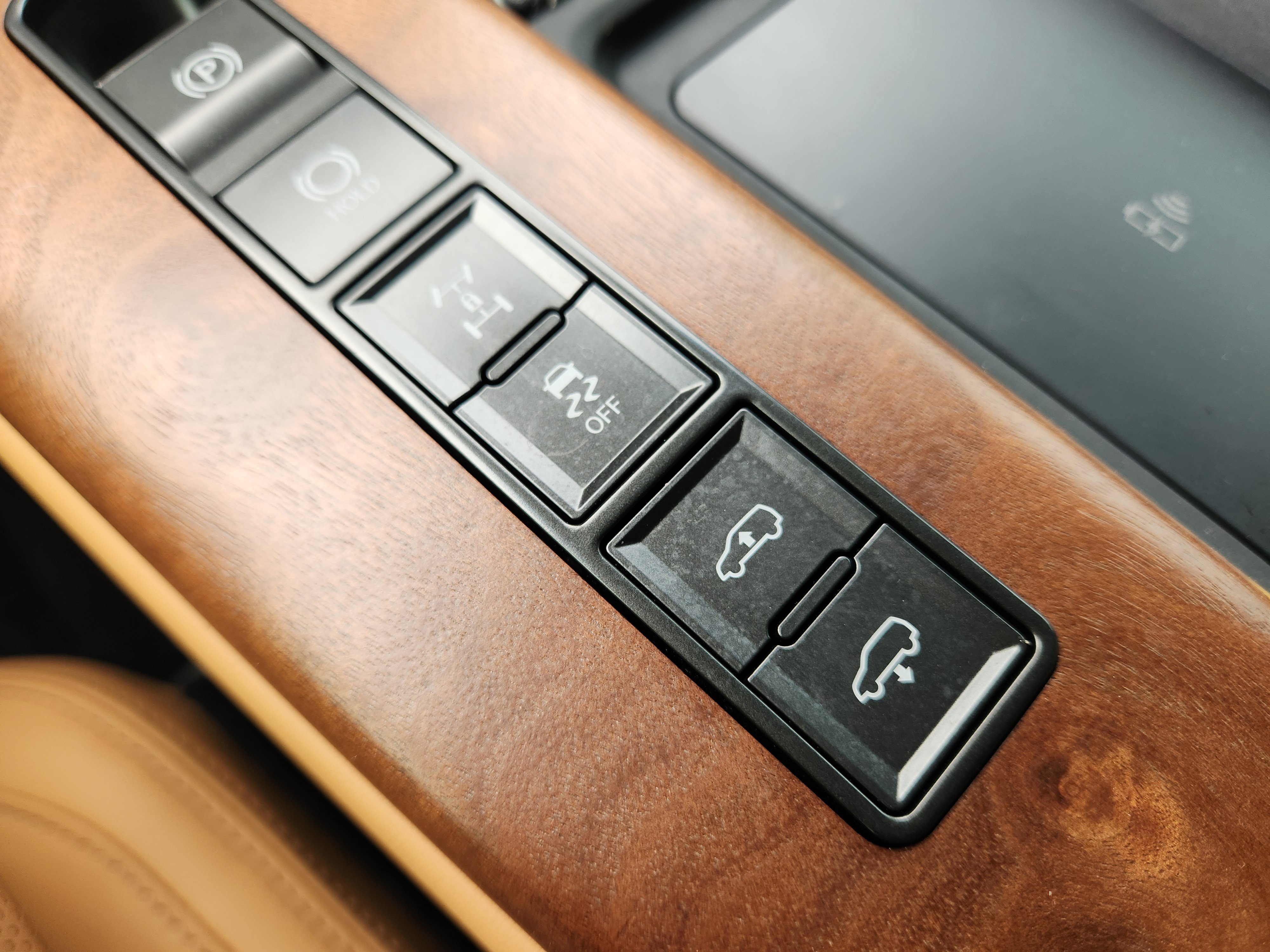 Used 2025 Lexus LX 600 4WD w/ Luxury Package image 23