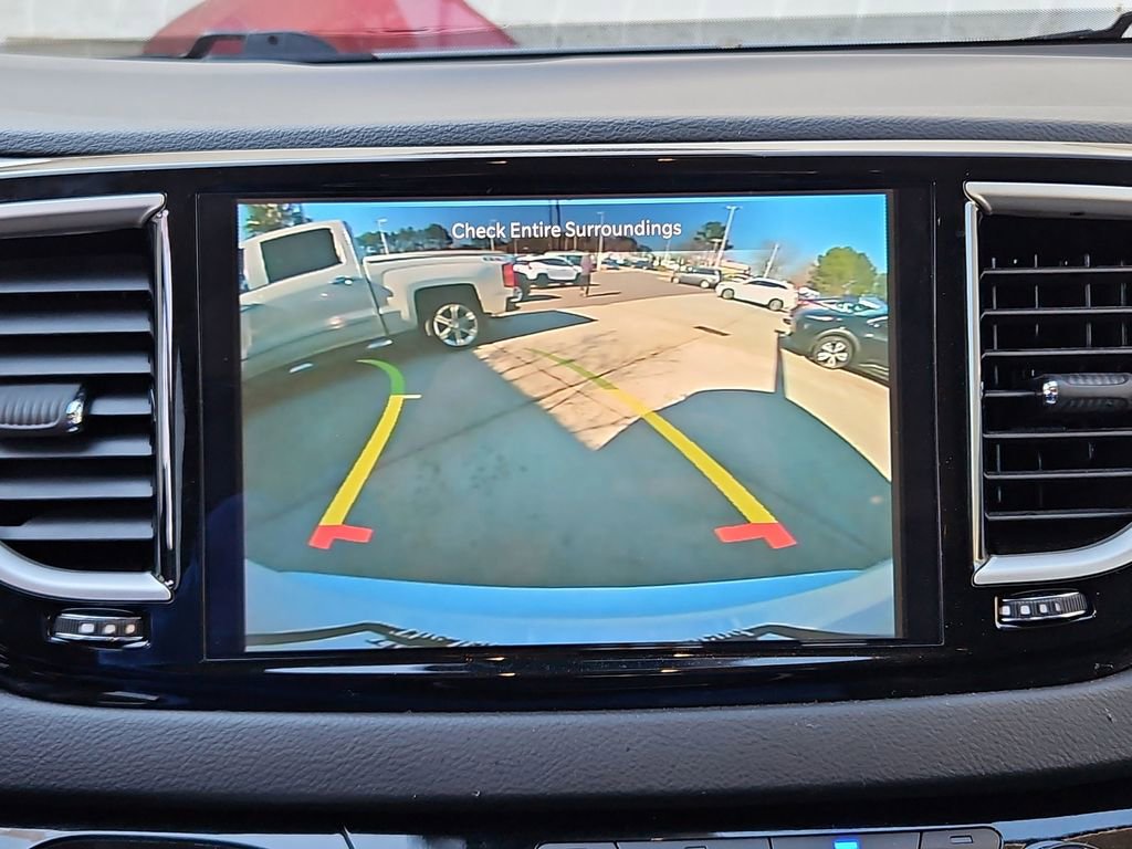 Used 2023 Chrysler Pacifica Touring-L image 19