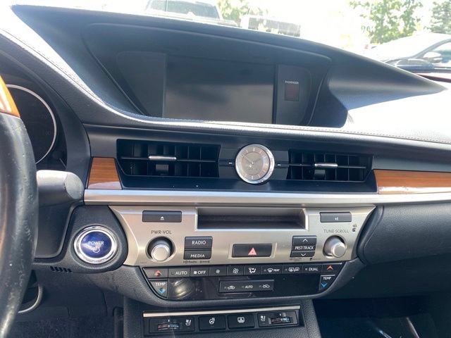 Used 2013 Lexus ES 300h w/ Luxury Pkg FWD image 14