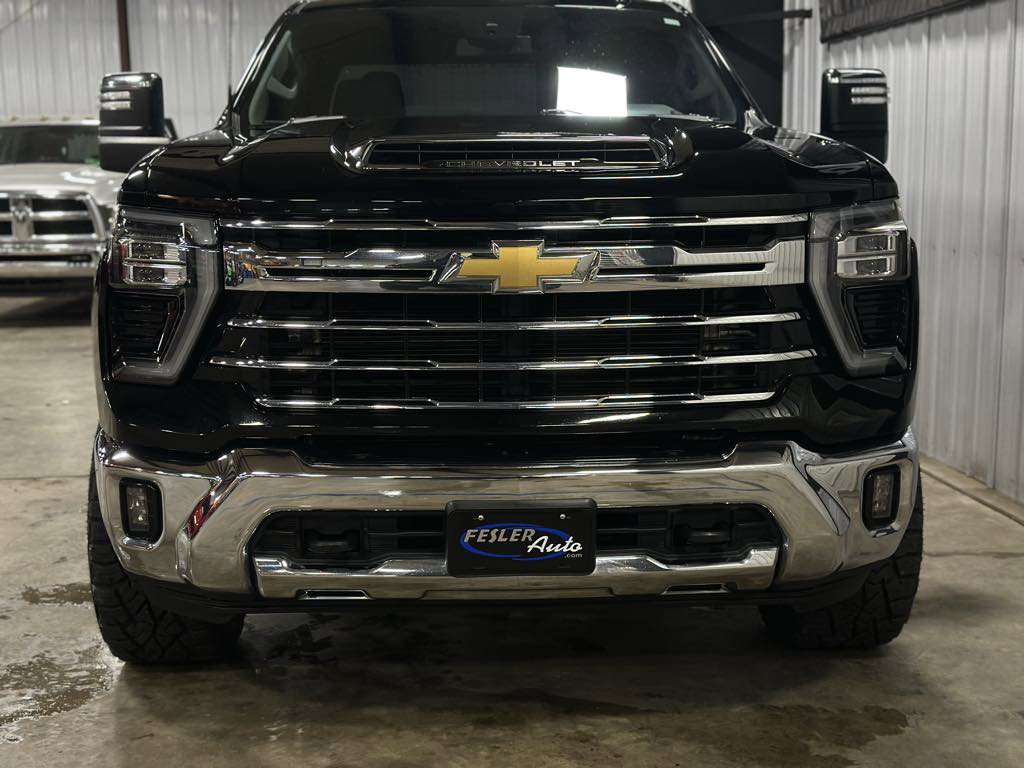 Used 2024 Chevrolet Silverado 2500 LTZ w/ LTZ Convenience Package image 3