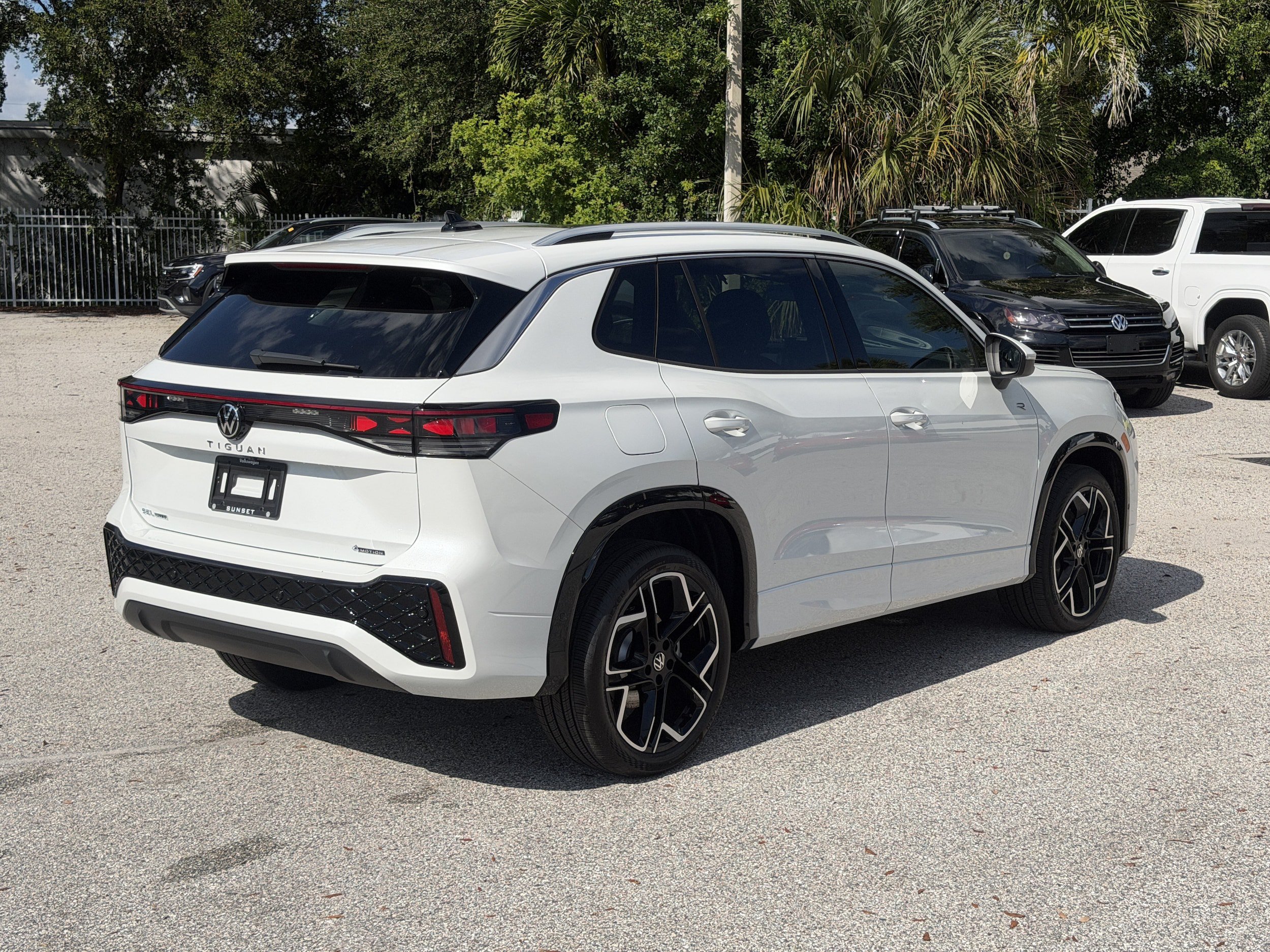 New 2026 Volkswagen Tiguan SEL R-Line AWD/4WD image 3